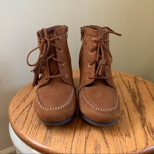 Brown wedge boot